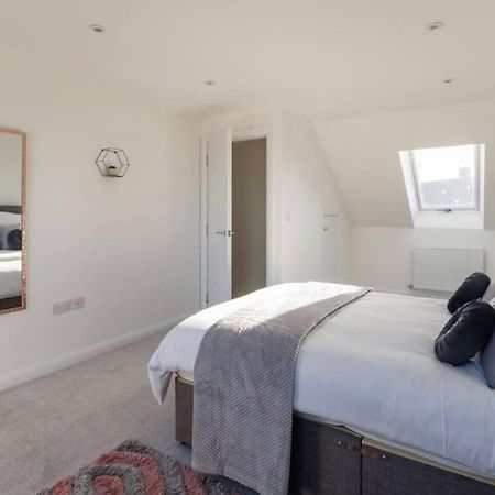 Luxury 3-Bedroom, 2-Bathroom Home Sleeps 7 People ليفربول المظهر الخارجي الصورة