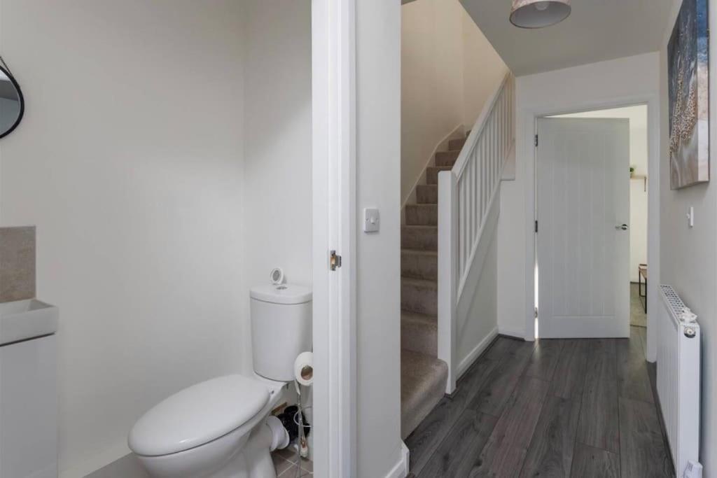 Luxury 3-Bedroom, 2-Bathroom Home Sleeps 7 People ليفربول المظهر الخارجي الصورة