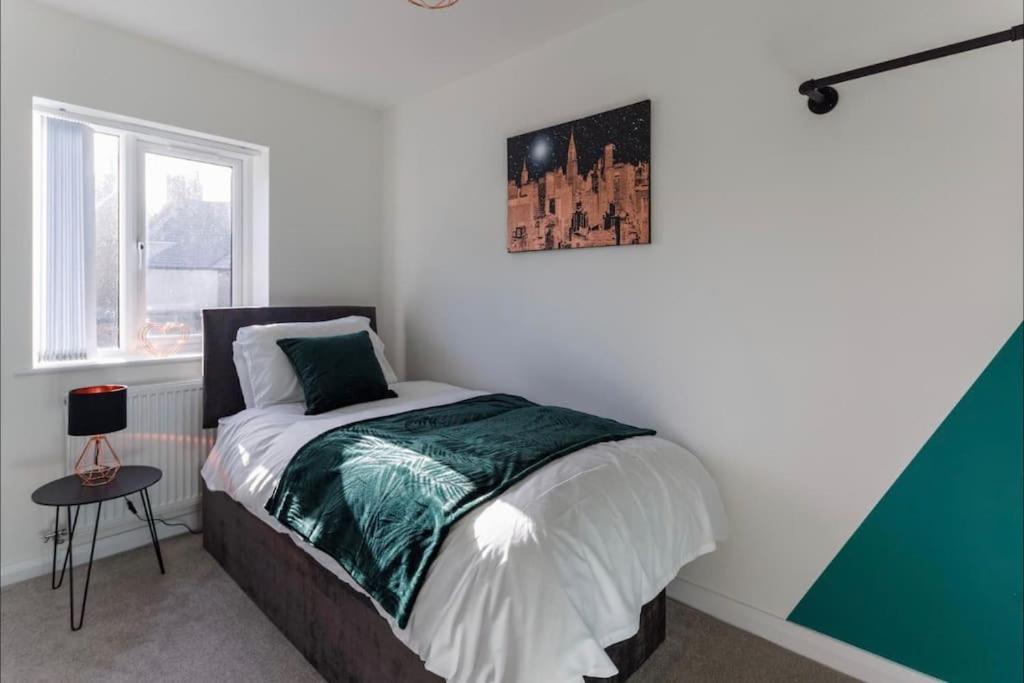 Luxury 3-Bedroom, 2-Bathroom Home Sleeps 7 People ليفربول المظهر الخارجي الصورة